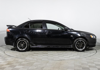 Подержанный автомобиль Mitsubishi Lancer Sedan 2008 года (4 фото)