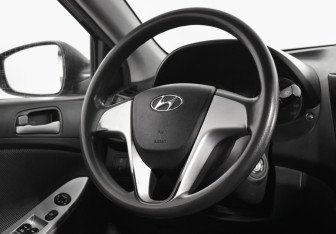 Подержанный автомобиль Hyundai Solaris Sedan 2013 года (14 фото)