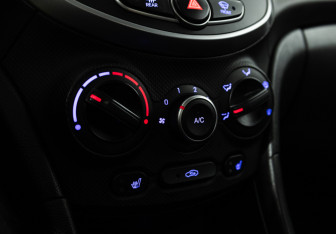 Подержанный автомобиль Hyundai Solaris Sedan 2015 года (15 фото)