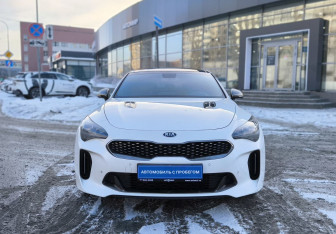 Подержанный автомобиль Kia Stinger 2018 года (2 фото)