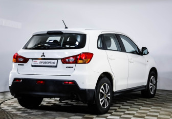 Подержанный автомобиль Mitsubishi ASX 2012 года (5 фото)