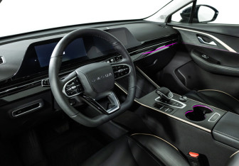 Подержанный автомобиль Omoda C5 2023 года (11 фото)