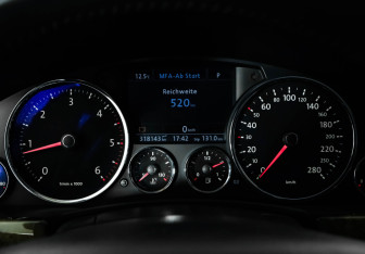 Подержанный автомобиль Volkswagen Touareg 2009 года (24 фото)