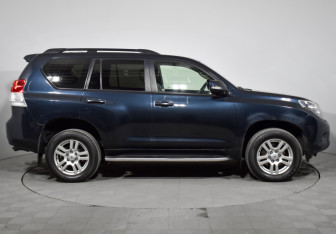 Подержанный автомобиль Toyota Land Cruiser Prado 2013 года (4 фото)
