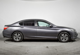 Подержанный автомобиль Honda Accord Sedan 2013 года (4 фото)