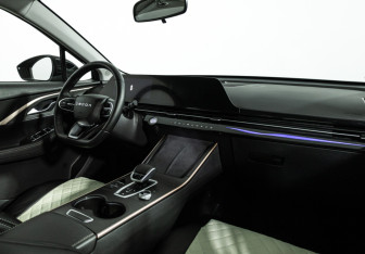 Подержанный автомобиль Omoda C5 2024 года (9 фото)