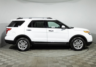 Подержанный автомобиль Ford Explorer 2014 года (4 фото)