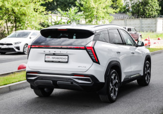 Подержанный автомобиль Geely Atlas 2024 года (6 фото)