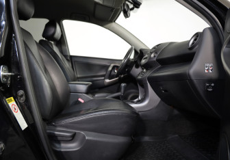 Подержанный автомобиль Toyota RAV4 2008 года (22 фото)