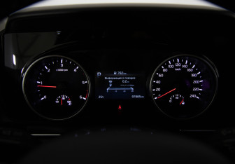 Подержанный автомобиль Kia Carnival 2023 года (14 фото)
