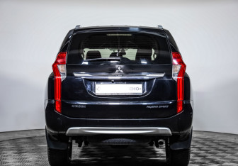 Подержанный автомобиль Mitsubishi Pajero Sport 2019 года (6 фото)