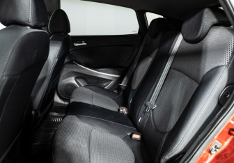 Подержанный автомобиль Hyundai Solaris Hatchback 2016 года (10 фото)