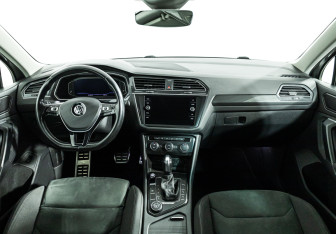 Подержанный автомобиль Volkswagen Tiguan 2020 года (13 фото)