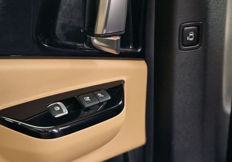 Подержанный автомобиль Kia Carnival 2020 года (27 фото)