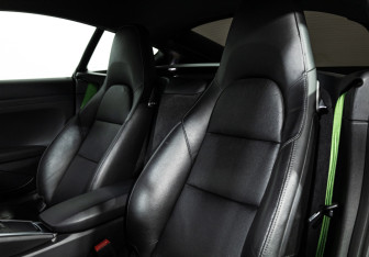 Подержанный автомобиль Porsche Cayman 2018 года (18 фото)