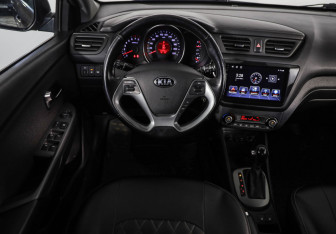 Подержанный автомобиль Kia Rio Hatchback 2017 года (11 фото)