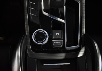 Подержанный автомобиль Geely Atlas Pro 2022 года (15 фото)