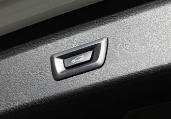 Подержанный автомобиль BMW X1 2015 года (19 фото)