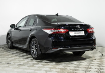 Подержанный автомобиль Toyota Camry Sedan 2021 года (7 фото)