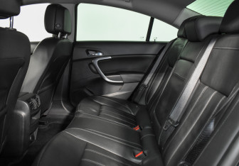 Подержанный автомобиль Opel Insignia Liftback 2013 года (14 фото)