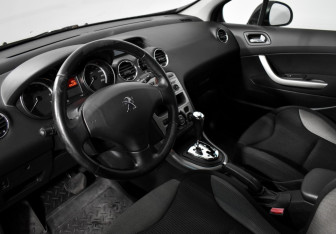 Подержанный автомобиль Peugeot 308 Hatchback 2012 года (9 фото)
