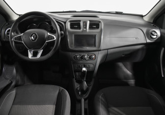 Подержанный автомобиль Renault Sandero 2019 года (14 фото)