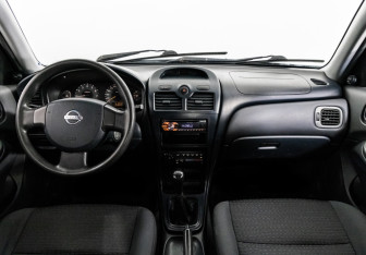 Подержанный автомобиль Nissan Almera Classic 2006 года (10 фото)