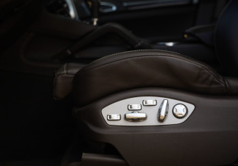 Подержанный автомобиль Porsche Cayenne 2015 года (27 фото)