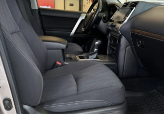 Подержанный автомобиль Toyota Land Cruiser Prado 2021 года (11 фото)