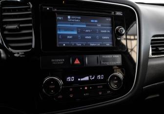 Подержанный автомобиль Mitsubishi Outlander 2012 года (15 фото)