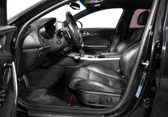 Подержанный автомобиль Kia Stinger 2018 года (11 фото)