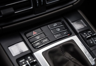 Подержанный автомобиль Porsche Macan 2019 года (18 фото)