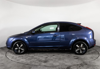 Подержанный автомобиль Ford Focus Hatchback 2006 года (8 фото)