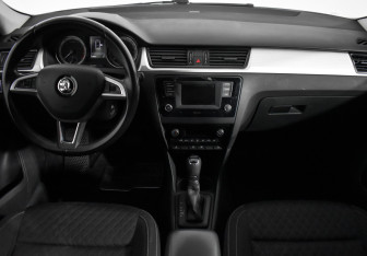 Подержанный автомобиль Skoda Rapid Liftback 2016 года (13 фото)