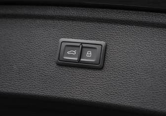 Подержанный автомобиль Audi Q5 2021 года (36 фото)