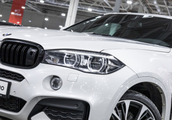 Подержанный автомобиль BMW X6 2016 года (2 фото)