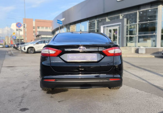 Подержанный автомобиль Ford Mondeo Sedan 2019 года (5 фото)