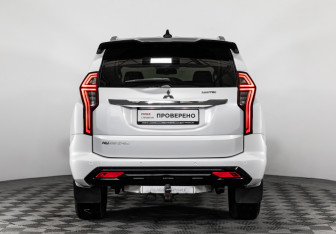 Подержанный автомобиль Mitsubishi Pajero Sport 2020 года (7 фото)