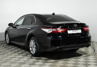 Подержанный автомобиль Toyota Camry Sedan 2019 года (7 фото)