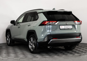 Подержанный автомобиль Toyota RAV4 2020 года (8 фото)