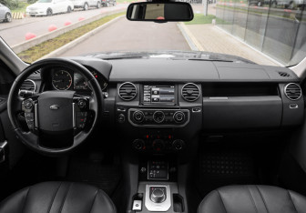 Подержанный автомобиль Land Rover Discovery 2014 года (12 фото)