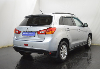 Подержанный автомобиль Mitsubishi ASX 2011 года (5 фото)
