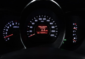 Подержанный автомобиль Kia Rio Sedan 2013 года (12 фото)