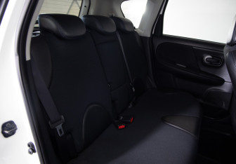Подержанный автомобиль Nissan Note 2013 года (12 фото)