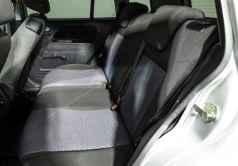 Подержанный автомобиль Ford Fusion 2006 года (10 фото)