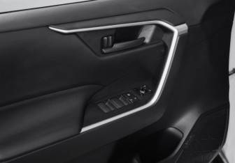 Подержанный автомобиль Toyota RAV4 2022 года (18 фото)