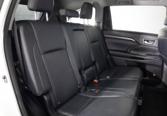 Подержанный автомобиль Toyota Highlander 2015 года (22 фото)