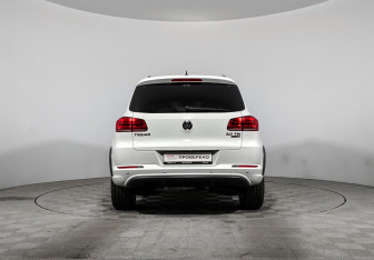 Подержанный автомобиль Volkswagen Tiguan 2015 года (6 фото)