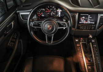 Подержанный автомобиль Porsche Macan 2018 года (15 фото)
