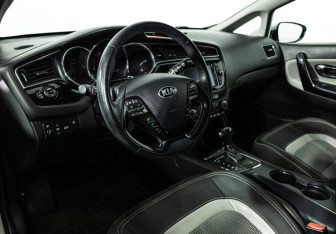 Подержанный автомобиль Kia Ceed Hatchback 2017 года (11 фото)